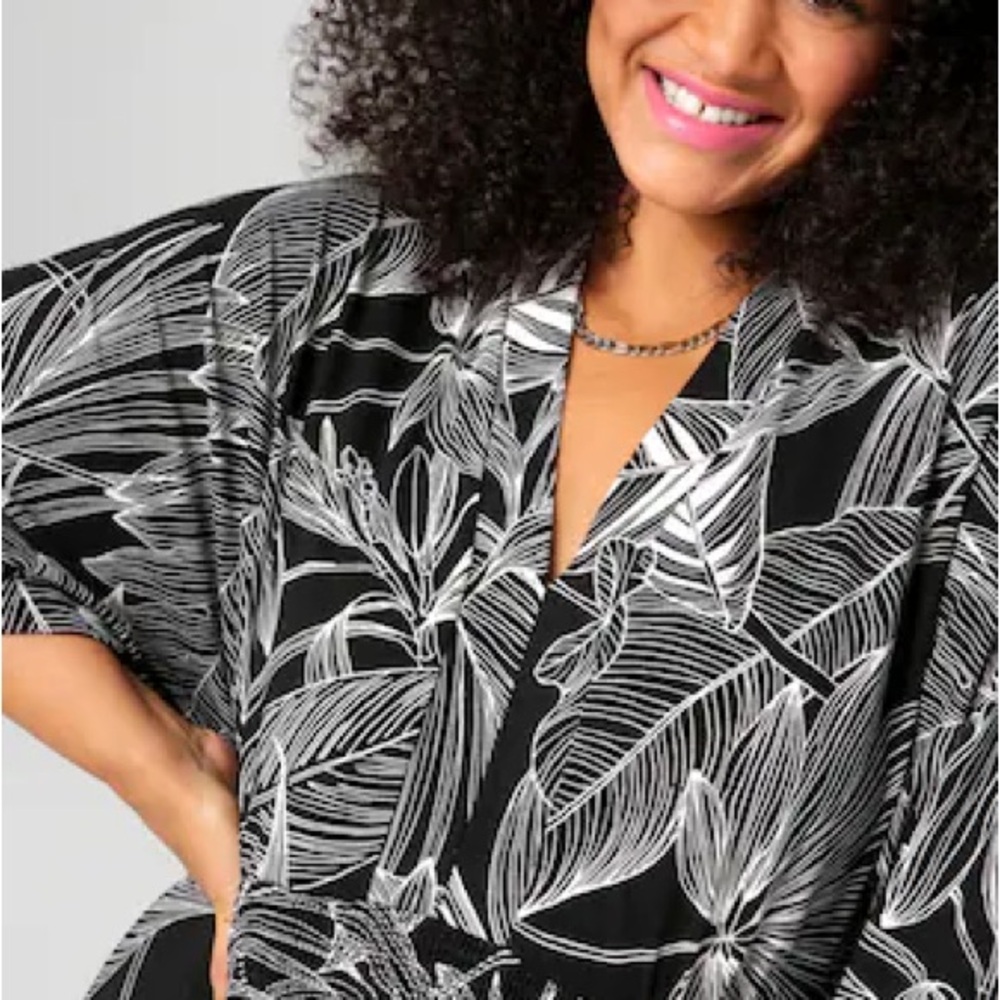 BOLD elements Monochrome Leaf Pattern Top